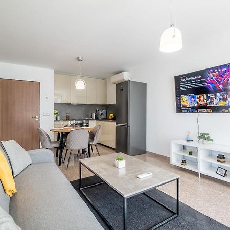 Julie'S Sunny Cozy Apartment With Balcony Sofia Exterior photo