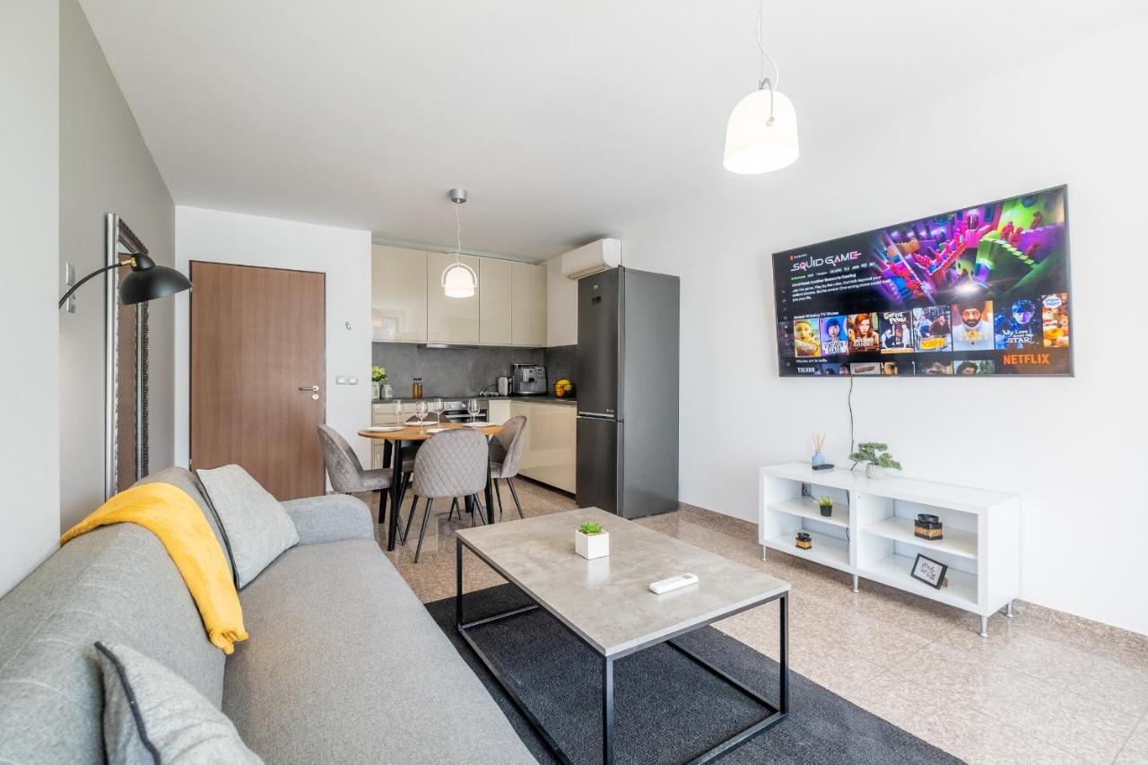 Julie'S Sunny Cozy Apartment With Balcony Sofia Exterior photo